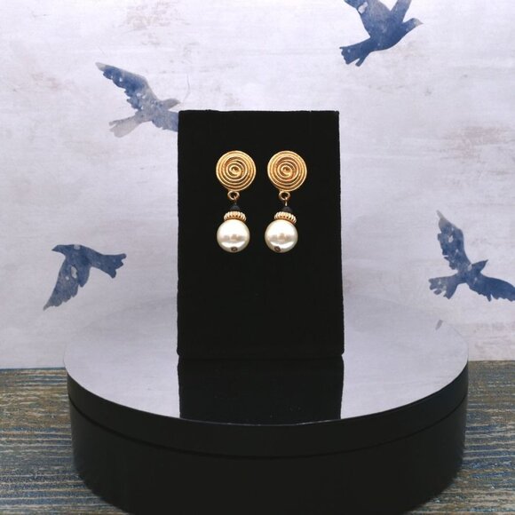 Gold Spin Pattern Medallion Pearl Drop Earrings Caroline C Estate Collection - Picture 4 of 9